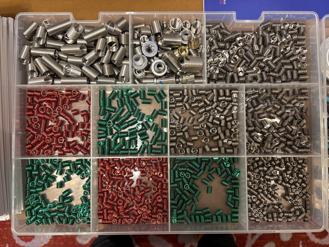 Ausstellung von Verbindungselementen